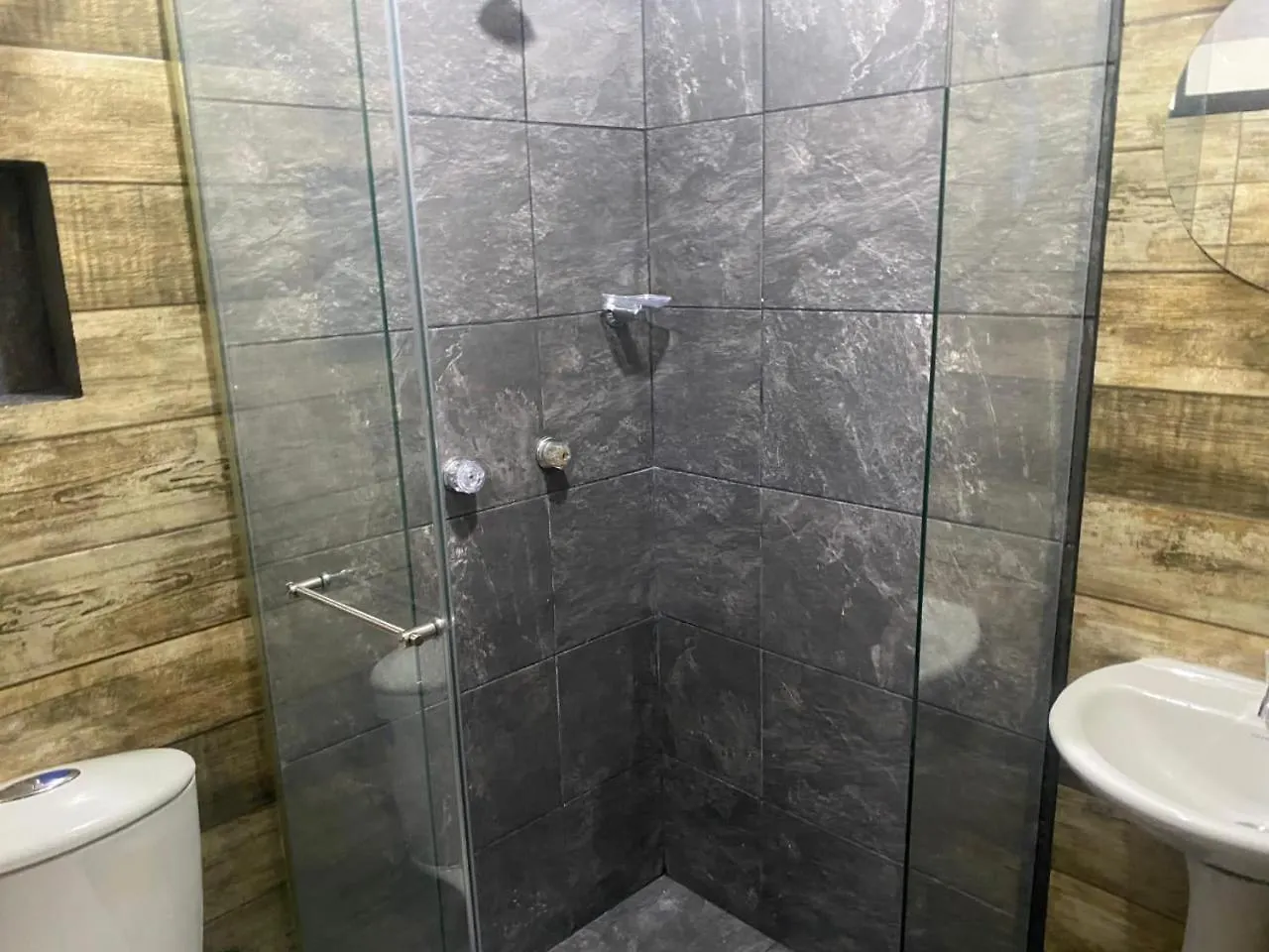 Apartment Apartament E1 Aire Acondicionado 100Mt2, 4 Habtaciones En La Mejor Zona, Laureles Estadio Medellin